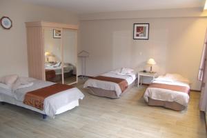 Postel nebo postele na pokoji v ubytování Ambassador Suites Antwerp