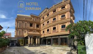 an old building in the city of sparta at Da Rucci Hotel syariah in Medan