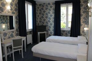 a hotel room with two beds and a desk at BF SUITE Foresteria Bellusci in Rho