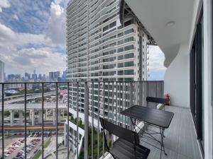 a balcony with a table and chairs on a building at Luxury Condo Datum Jelatek Near KLCC,free Parking in Kampong Datok Keramat