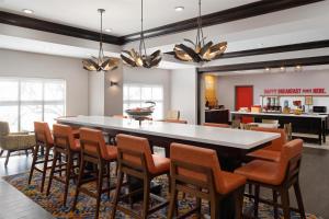 a dining room with a large table and chairs at Hampton Inn Augusta Fort Eisenhower in Augusta