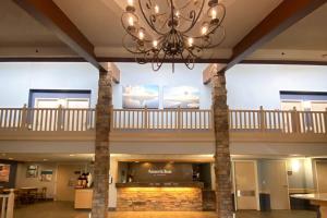 a large lobby with a chandelier hanging from the ceiling at AmericInn by Wyndham Okoboji in Okoboji +50 photos