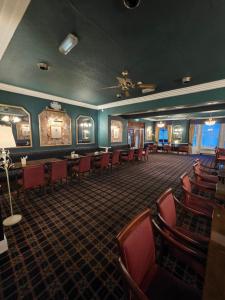 a waiting room with chairs and tables in a restaurant at Rivelyn Hotel Bar & Restaurant in Scarborough