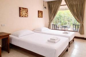 two beds in a room with a window at Phu Man Mhok Khao Yai in Ban Nong Takhain +30 photos