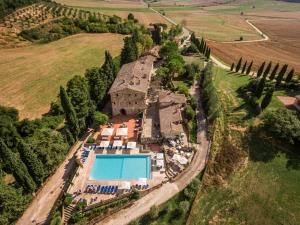 Letecký snímek ubytování Borgo Il Poggiaccio Residenza d'Epoca