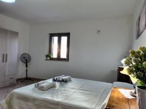 a bedroom with a bed with white sheets and a window at Casa Gioele by Holiday World in Bove