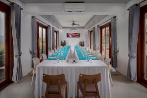 a long dining room with a long table with chairs at Pidoma Resort by EHM in Senmonorom