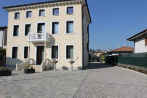 a large white building with a balcony on it at Villa Ander in Colà di Lazise