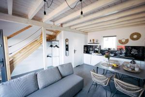 a living room with a couch and a table at Skorzęcin Rybakówka Resort in Skorzęcin