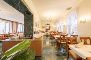 Restaurace v ubytování Hotel Windsor + 37 fotografií