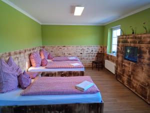 two beds in a room with green walls at Gaststätte Zur Hahnenquelle in Kirchhundem +12 photos