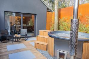a hot tub in the middle of a patio at Osé in Chênet
