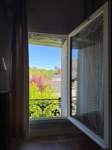 a window with a view of a yard at Lorcival in Savennières