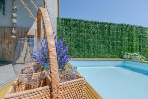 a basket with flowers in it next to a pool at Flateli Montjuïc in Girona