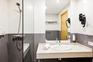 a bathroom with a sink and a shower at B&B HOTEL Miranda de Ebro in Rivabellosa