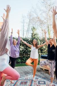 a group of women doing yoga in a park at Hofgut Schmitte in Gießen
