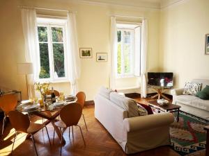 a living room with a white couch and a table at Emy charming apartment with pool in Verbania