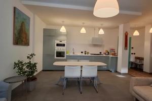 a kitchen with a table and chairs in a room at Appartamento Caffaro Vacanza in Ponte Caffaro