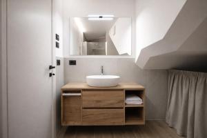 a bathroom with a sink and a mirror at MOUNTAIN HOME Fiemme - Nuovo, Balconi e Garage in Castello di Fiemme