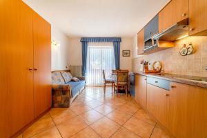 a kitchen and living room with a couch and a table at Appartamenti Ciesa Padon in Rocca Pietore