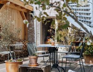an outdoor patio with chairs and a table and chairs at 's Lands Welvaren in Aardenburg
