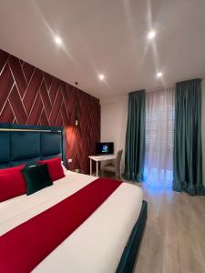 a bedroom with a large bed and a desk at Stay & Fly in Naples