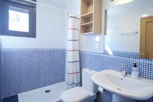 a bathroom with a sink and a toilet and a shower at Casa en Llanes con jardín - Huergo Mar y Playa in Nueva de Llanes +17 photos