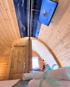 a room with an arched ceiling and a blue sign on the ceiling at Villa Yucca - Luxury Glamping Experience in Torano Nuovo