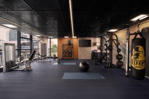 a gym with a lot of equipment in a room at 苏州云启一方酒店-凯悦尚选 in Suzhou