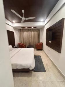a bedroom with a bed and a flat screen tv at Laddu Resort in Bhīm Tāl