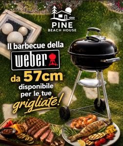 eine Werbung für einen Grill und etwas Essen in der Unterkunft Pine Beach House - Villaggio Turistico con Piscina e Animazione in Campofelice di Roccella