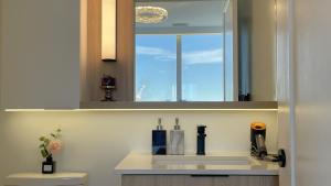 a bathroom with a sink and a mirror at Luxurious Panoramic Skyline Penthouse 2Bedrooms Suites CN Toronto Downtown in Toronto +68 photos