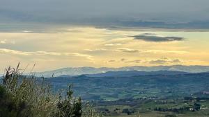 a view of a valley with mountains in the distance at Casa Le Campane sulla Via Francigena in Gambassi Terme