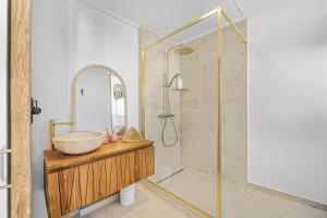 a bathroom with a sink and a shower at Ô Bel Appart, piscine privée & BBQ, ambiance balinaise in Les Cocos +86 photos