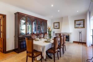 a dining room with a table and chairs at Quinta da Lu - Azorean Villa in Ribeira Grande