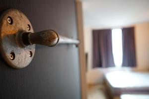 Postel nebo postele na pokoji v ubytování Brick Box Hotel @ Oldtown Ipoh