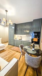 a living room with a table and chairs and a kitchen at Maison de Luxe in Chalkida