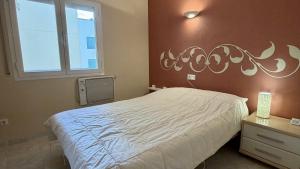 a bedroom with a large bed and a window at La Llongada 2-C in L'Escala