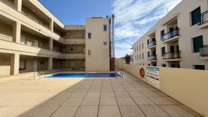an apartment building with a swimming pool in a courtyard at La Llongada 2-C in L'Escala