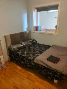 a bedroom with a bed and a window and a window at Paradis in Nord-Lenangen +27 photos