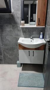 a bathroom with a sink and a mirror at le laurier 9 in Abidjan +15 photos