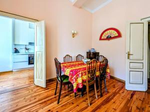 a dining room with a table and chairs at Appartamento Principe in Menaggio