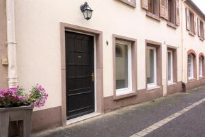 a building with a black door on a street at L'Atelier des Rêves in Saverne +9 photos