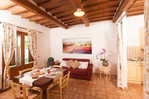 a living room with a table and a couch at B&B Le Cascatelle di Saturnia in Saturnia