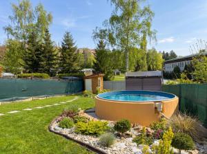 a backyard with a hot tub in the yard at Chalet U Pstruha in Vimperk