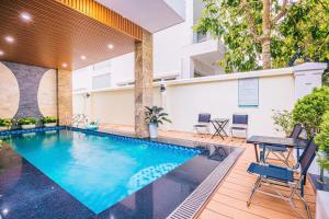 an image of a swimming pool in a building at FLC Sam Son Grand Pool Villa NT48 7BR Near Beach in Sầm Sơn