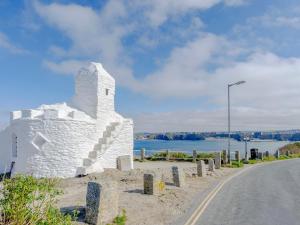 a white building on the side of a road at 6 Harbour View in Newquay +12 photos