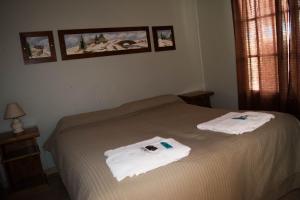 a bedroom with a bed with towels on it at Hotel de Campo Calingasta in Calingasta +5 photos