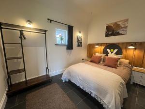 a bedroom with a bed in a room at Loom Cottage, Preseli Venture in Haverfordwest
