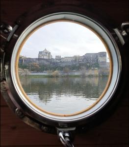 a round window with a view of a body of water at Les Toues Angevines in Angers